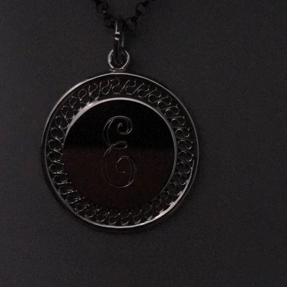 E engraved necklace - Picture 2 of 3